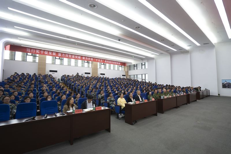 纪念红军长征胜利90周年 学校“红军后代话...
